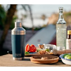 YETI Rambler 20 OZ (591 ML) Cocktail Shaker Tropical Pink