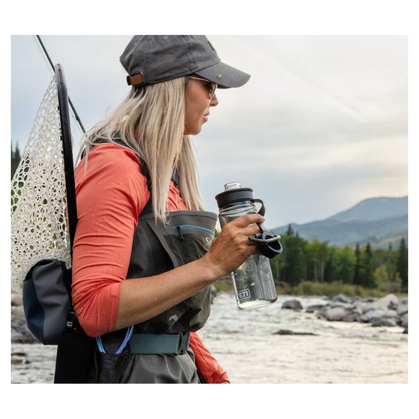 YETI Yonder 25 oz (750 ml) Water Bottle Charcoal